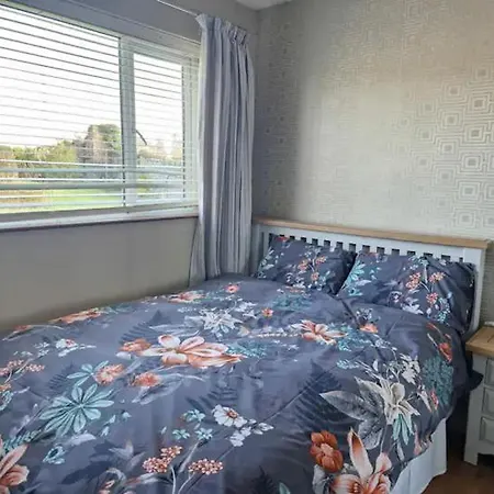 Проживание в семье Private Double At Caroline's Guest House, River Street, Clara *