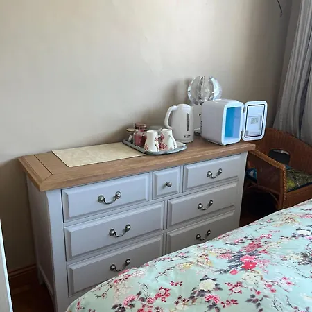 Accommodatie bij particulieren Private Double At Caroline's Guest House, River Street, Clara