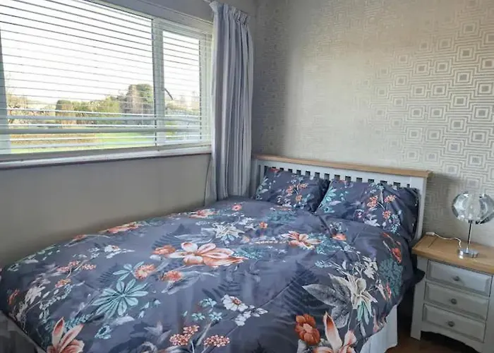 Δωμάτια σε οικογενειακή κατοικία Private Double At Caroline's Guest House, River Street, Clara *